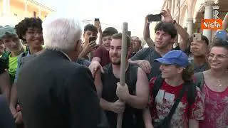 Mattarella a Faenza posa in foto tra gli "Angeli del fango"