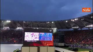 Roma in finale di Europa League, il coro dei tifosi all'Olimpico: "Non sarai mai sola"