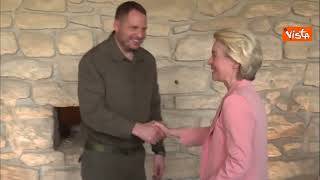 Vertice Comunità politica europea, l'incontro tra Zelensky e von der Leyen