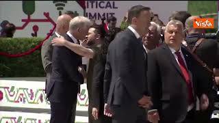 Zelensky parla con i leader europei dopo la foto di gruppo al vertice in Moldova