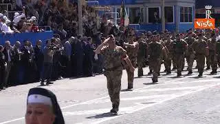 Mattarella assiste alla Parata del due giugno a Roma