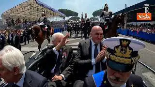 Due giugno, Mattarella sulla Lancia Flaminia, le immagini dall'interno dell'auto