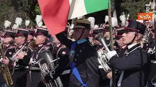 Mattarella all'Altare della Patria, applausi per il Presidente