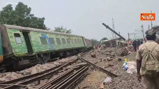 Incidente ferroviario in India, centinaia di morti. Le immagini dal luogo della tragedia