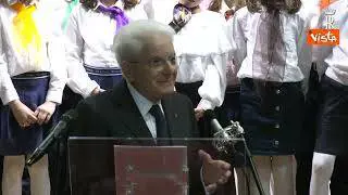 Mattarella incontra gli studenti a Parigi: Scuola solo per ricchi non è una scuola