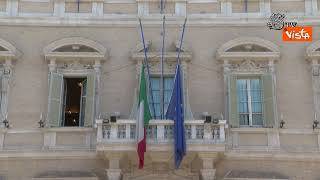 Le bandiere di Palazzo Madama a mezz'asta in memoria di Silvio Berlusconi