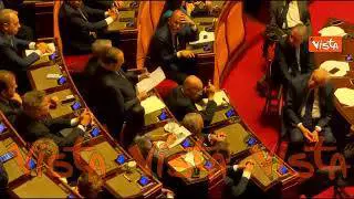 Standing ovation per Silvio Berlusconi dopo il suo discorso al Senato