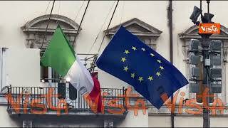 Le bandiere di Palazzo Chigi a mezz'asta per il lutto nazionale per Silvio Berlusconi