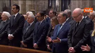 Meloni, Mattarella, Fontana e La Russa recitano il Padre Nostro al funerale di Berlusconi