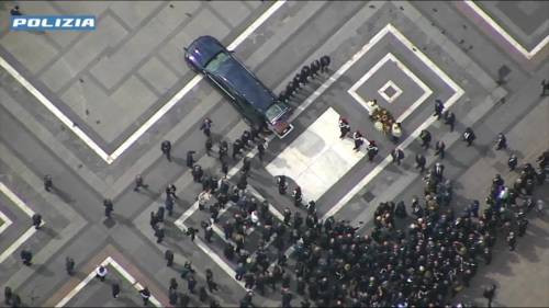 I funerali di Silvio Berlusconi visti dall'alto: ecco la piazza del Duomo