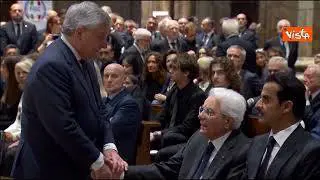 Tajani parla brevemente con Mattarella e poi stringe la mano a Draghi al funerale di Berlusconi