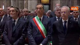 Sala e Attilio Fontana siedono vicini al funerale di Berlusconi