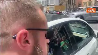 Elon Musk a Palazzo Chigi, ecco l'uscita a bordo di una Tesla