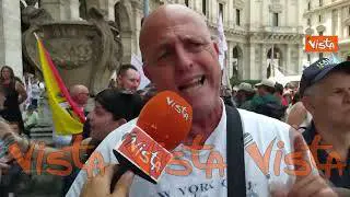 M5s in piazza a Roma, un manifestante: Laureato, parlo 3 lingue, ma nessuno mi assume a 56 anni