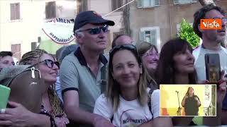 Grillo: "Fate le brigate di cittadinanza, mettete il passamontagna e di notte fate i lavoretti"
