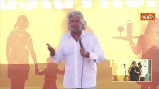 Grillo: "Mandate i vostri progetti a Conte, prima o poi li capirà"