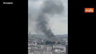 Incendio a Parigi, crolla un palazzo in centro, i video postati sui social