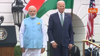 Incontro Usa - India, Biden poggia mano su cuore per l'inno, ma parte quello indiano