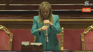 Meloni scherza al Senato: Io invecchiata? Cerco di nasconderlo