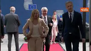 Meloni arriva al Consiglio Ue, ecco le immagini