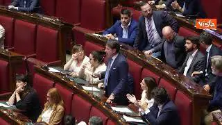 #BastaVitePrecarie, lo striscione del Movimento 5 Stelle alla Camera