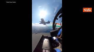 Frecce Tricolori sorvolano Amerigo Vespucci, la spettacolare prospettiva dei piloti