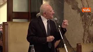 De Luca: "Un'ora di armocromista sono due terzi di pensione minima, imbarazzante"