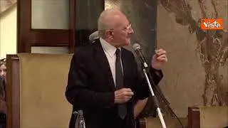 De Luca: "Un'ora di armocromista sono due terzi di pensione minima, imbarazzante"