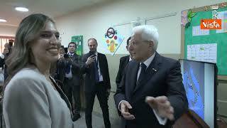 Mattarella accolto dagli applausi in una scuola del Paraguay
