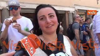 Caldo a Roma, le voci dei turisti: Ci rinfreschiamo con un gelato e vicino alle fontane