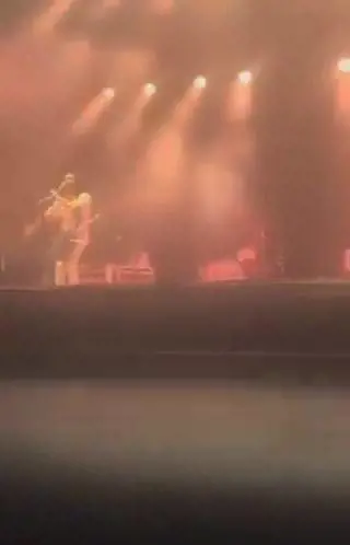 Insulti e offese contro Giorgia Meloni dai Placebo in concerto in Italia