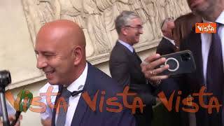 Santanchè rifiuta di fermarsi a parlare con i giornalisti ma rivela: "Abbiamo già querelato"