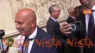 Santanchè rifiuta di fermarsi a parlare con i giornalisti ma rivela: "Abbiamo già querelato"