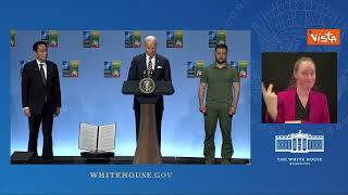 Ennesima gaffe di Biden, al vertice di Vilnius chiama Zelensky "Vladimir"