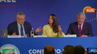 Tajani eletto segretario nazionale di FI all'unanimità, la standing ovation dopo il voto