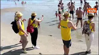 Tintarella Day, ecco il blitz frutta anti-afa di Coldiretti in spiaggia