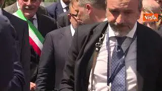 Meloni e il caos tra i giornalisti per il punto stampa a Pompei: "Se fate un po' di silenzio, aiuta"