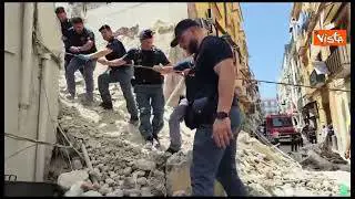 Crolla una palazzina abitata a Torre del Greco, estratte vive tre persone