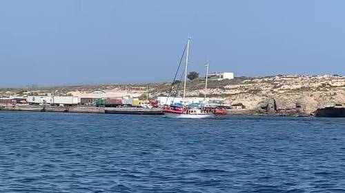 Ennesimo sbarco a Lampedusa per la piccola Nadir della Ong Resqship