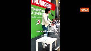 Elly Schlein visita il murale di Maradona ai Quartieri Spagnoli di Napoli