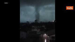 Ecco le immagini del tornado alle porte di Milano. Il video postato sui social