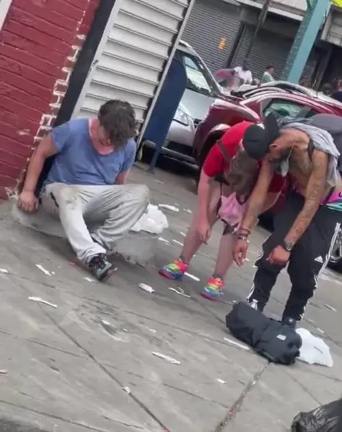 Usa, gli zombie "piegati" in due dal mix letale di fentanyl e xilazina
