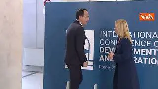 Meloni accoglie partecipanti a Conferenza su migrazioni: Scusate per le temperature