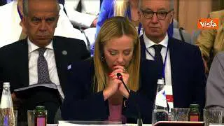 Meloni: "L'immigrazione illegale di massa danneggia tutti"