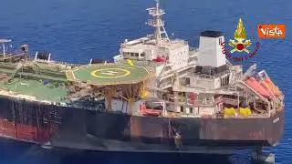 Incendio su nave adibita a stoccaggio di petrolio