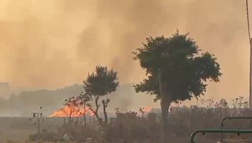 La devastazione delle fiamme a San Vito Lo Capo: cittadini e turisti terrorizzati
