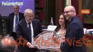 La consegna del Ventaglio dell'Associazione Stampa Parlamentare al Presidente della Camera Fontana