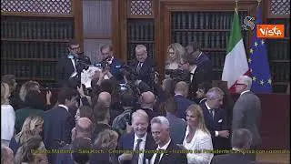 Foto di gruppo con i giornalisti per La Russa al termine della cerimonia del Ventaglio