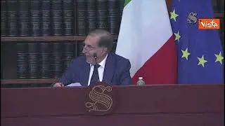 Senato dona mini Ventaglio con date chiave Repubblica a giornalisti. La novità proposta da La Russa