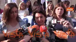 Roccella: "Maternità surrogata reato universale in Italia può portare a dibattito mondiale"